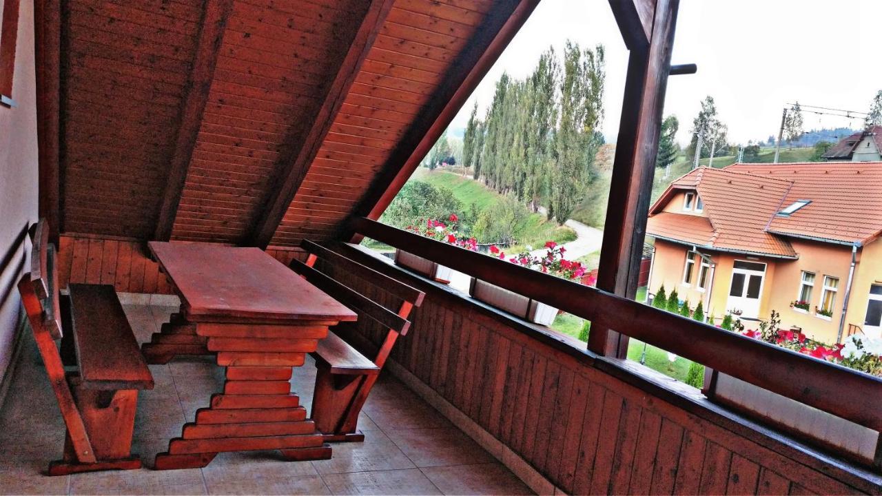 Picnic Panzio Bed & Breakfast Lunca de Sus Exterior photo